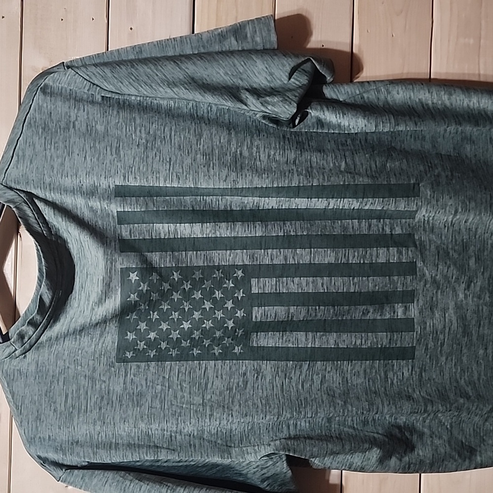 Vineyard Vines Men's T-Shirt  Size small - Picture 2 of 7
